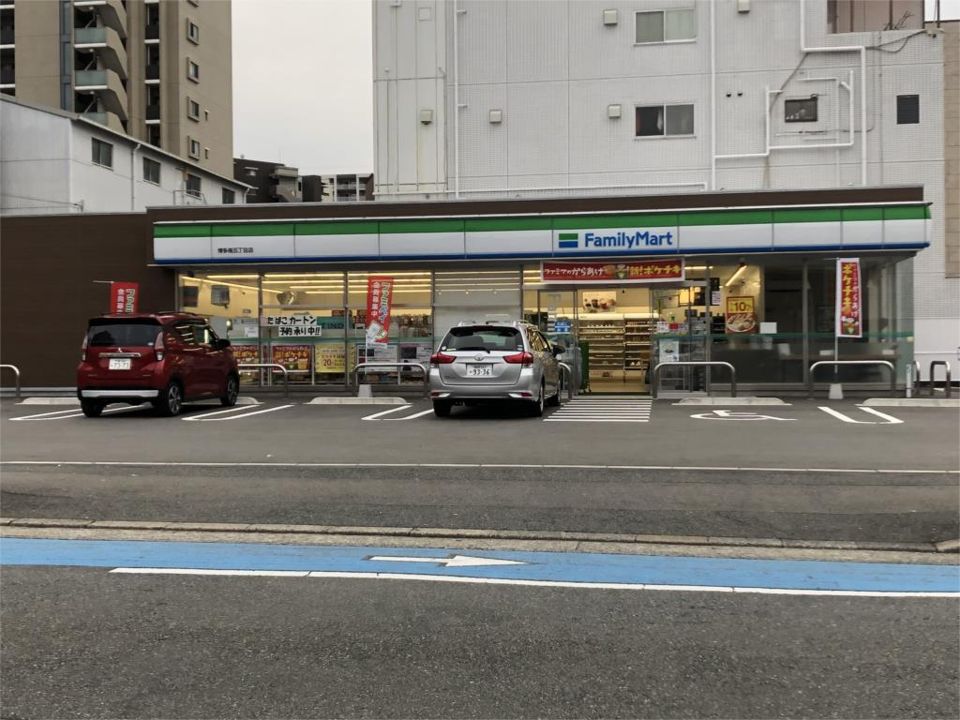 近くのファミリーマート 博多南五丁目店まで86m(徒歩2分)