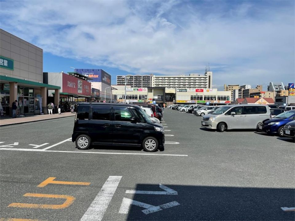 近くのMrMax（ミスターマックス） 姪浜店まで989m（徒歩13分）