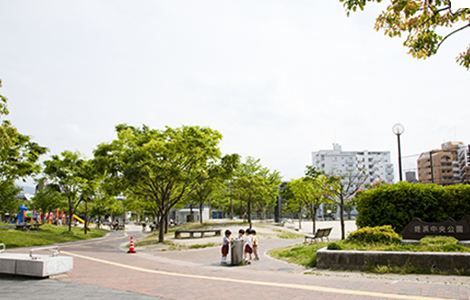 近くの姪浜中央公園まで523m（徒歩7分）