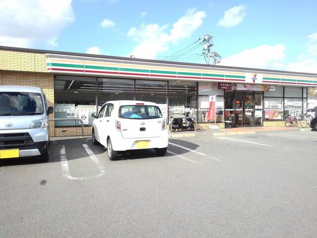 近くのセブンイレブン春日公園前店まで550m（徒歩7分）