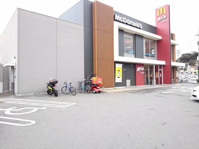 近くのマクドナルド春日店まで450m(徒歩6分)