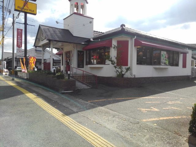近くのリンガーハット福岡春日店まで700m(徒歩9分)