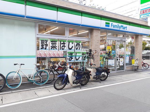 近くのファミリーマートまで78m(徒歩1分)