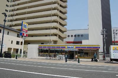 近くのミニストップまで210m（徒歩3分）