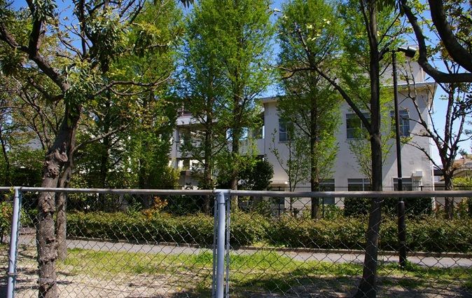 近くの福岡中学校まで160m(徒歩2分)