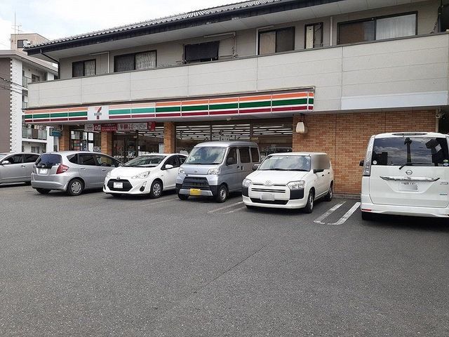 近くのセブンイレブン春日桜ヶ丘4丁目まで250m（徒歩4分）