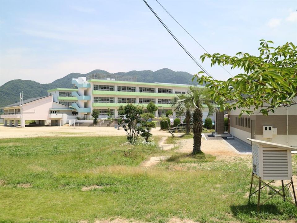 近くの宗像市立赤間西小学校まで1,495m（徒歩19分）