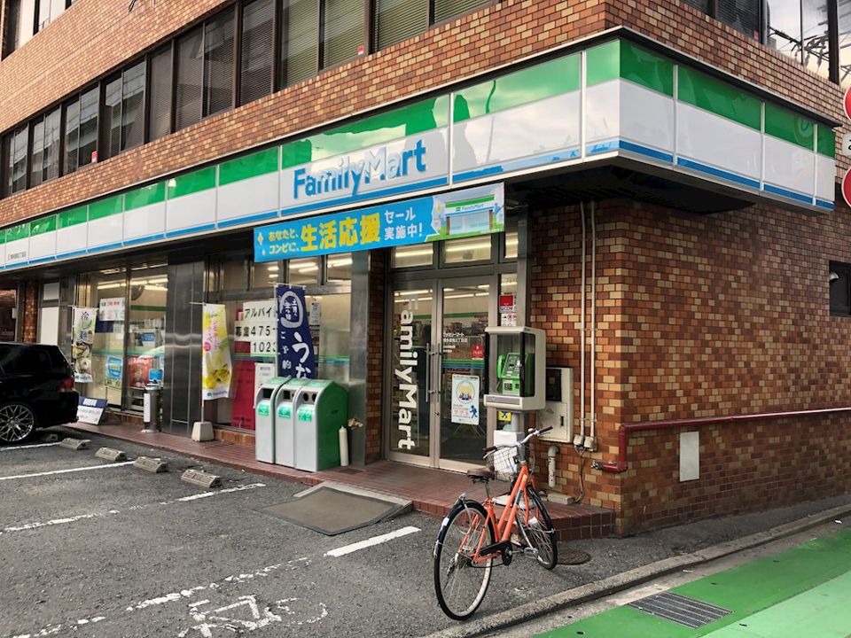 近くのファミリーマート 博多堅粕3丁目店まで340m（徒歩5分）