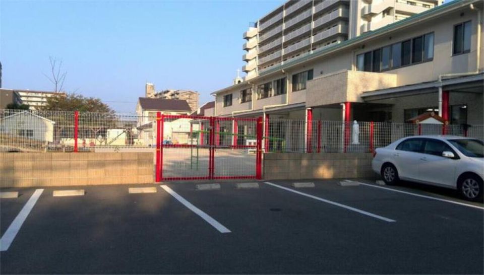 近くの吉塚カトリック保育園まで370m(徒歩5分)