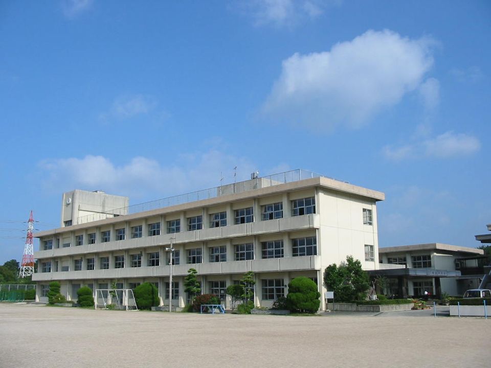 近くの御陵中まで1,205m(徒歩16分)