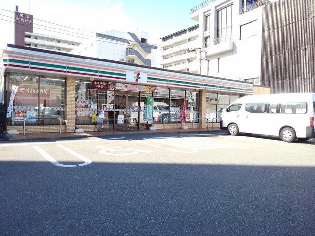 近くのセブンイレブン博多竹下通り店まで100m(徒歩2分)