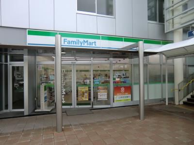 近くのファミリーマート JR福間駅店まで451m(徒歩6分)