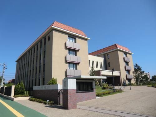 近くの福岡女学院看護学校まで1,000m（徒歩13分）