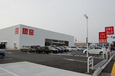 近くのユニクロまで2,400m(徒歩30分)