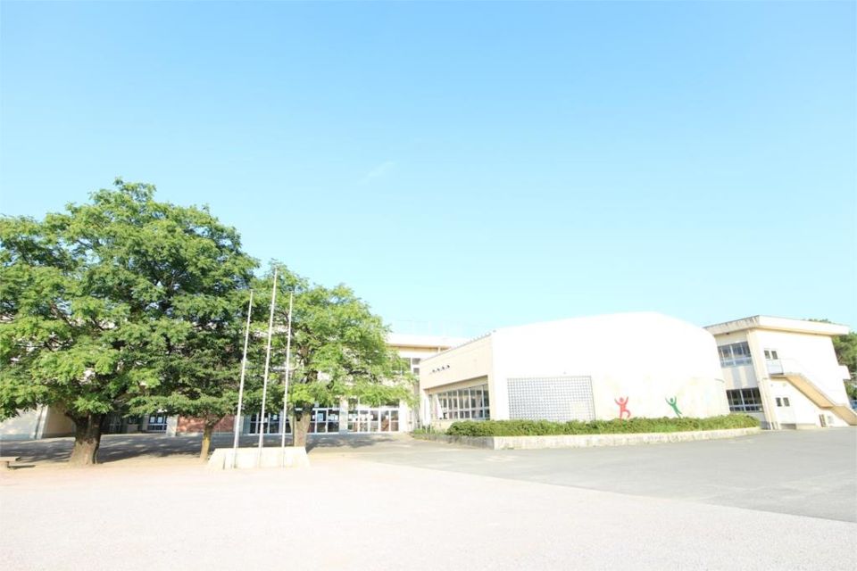 近くの古賀市立小野小学校まで317m（徒歩4分）