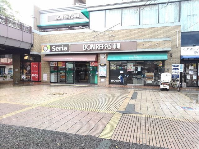 近くのボンラパス高宮店まで550m（徒歩7分）