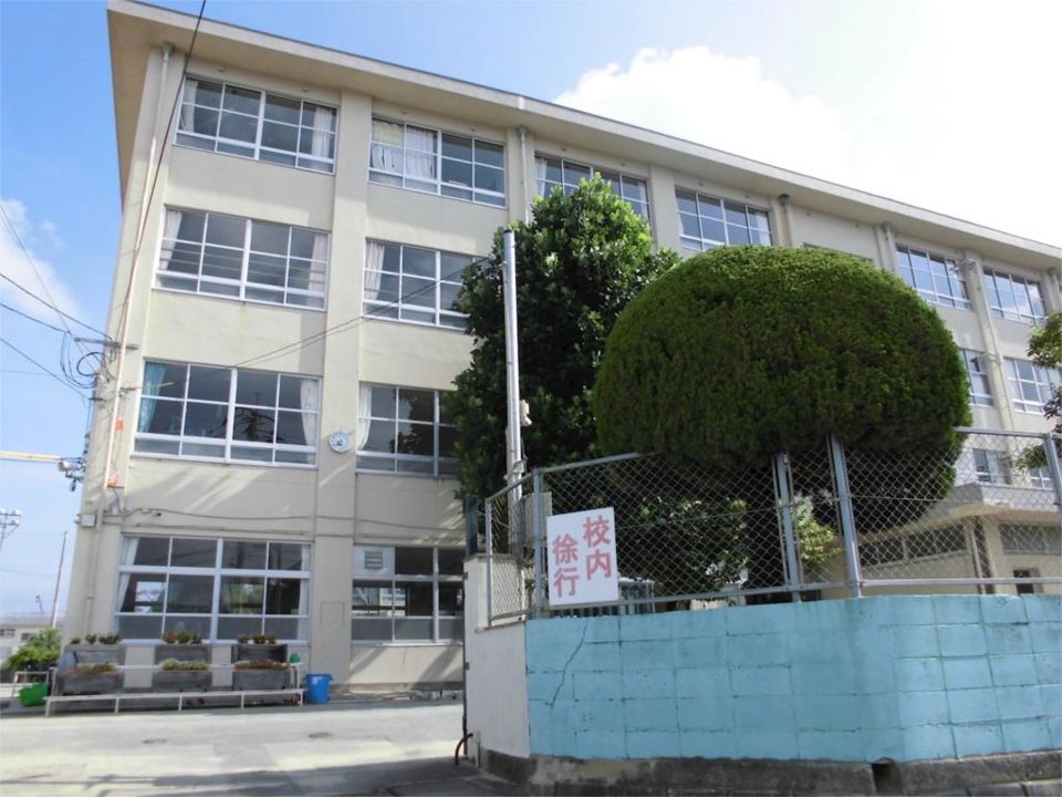 近くの城南小学校まで600m（徒歩8分）