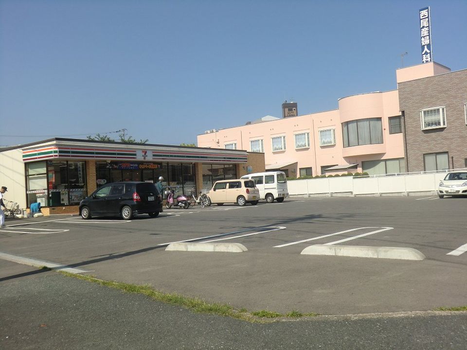近くのセブンイレブンまで412m（徒歩6分）