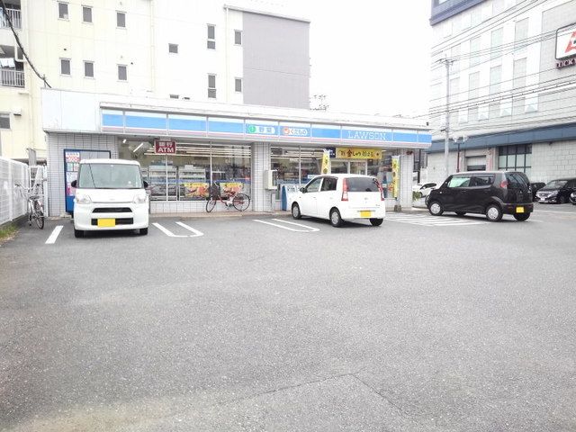 近くのローソン博多駅南6丁目店まで300m(徒歩4分)