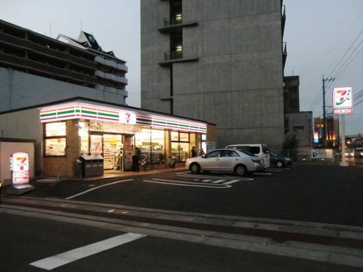 近くのセブンイレブンまで244m（徒歩4分）