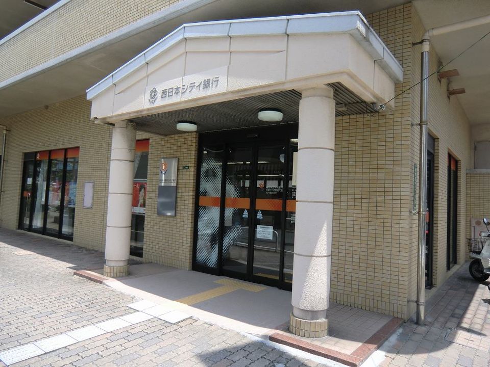 近くの西本シティ銀行まで700m（徒歩9分）