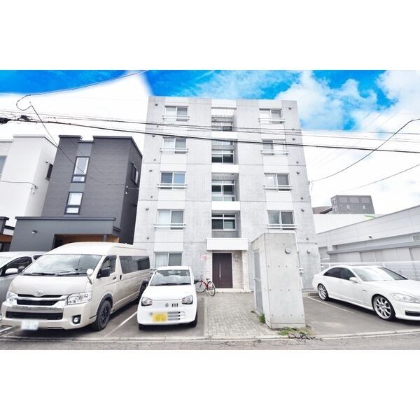 LEENAの外観画像