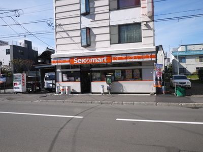 近くのセイコーマート はせがわ店まで124m（徒歩2分）