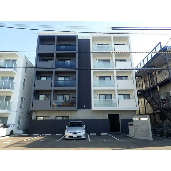 アヴェンタドール学園前の外観画像