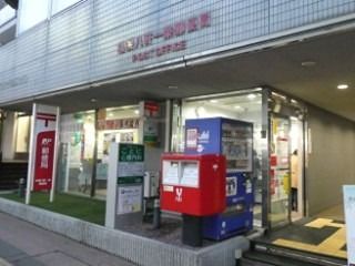 近くの札幌八軒一条郵便局まで386m（徒歩5分）