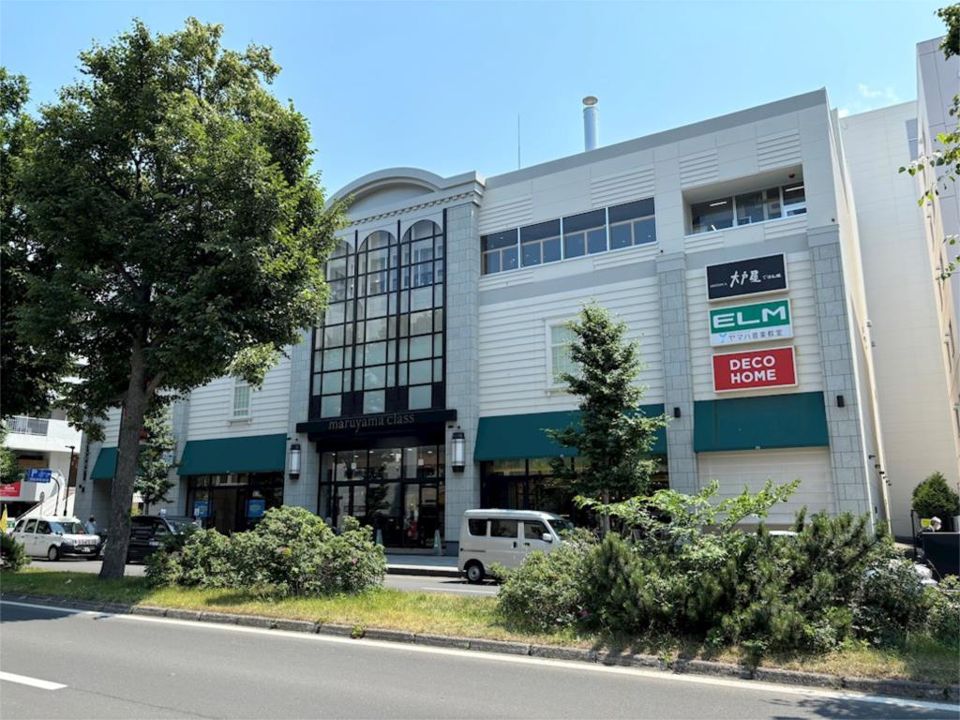 近くのマックスバリュマルヤマクラス店まで542m(徒歩7分)