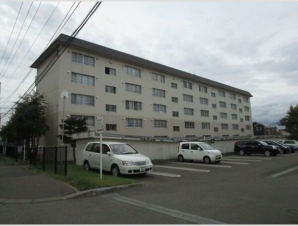 札幌西月寒団地4号棟の外観画像