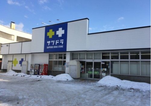 近くのSAPPORO DRUG STORE（サツドラ） 琴似八軒店まで414m（徒歩6分）