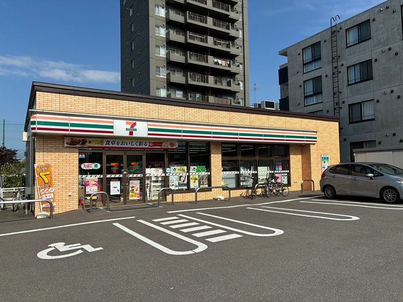 近くのセブンイレブン 札幌月寒中央通4丁目店まで261m（徒歩4分）