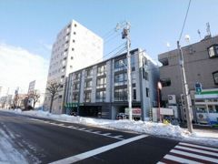 アルファスクエア学園前の外観画像