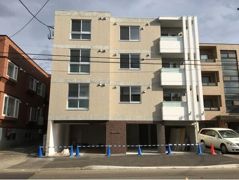 メニーズコート元町西の外観画像