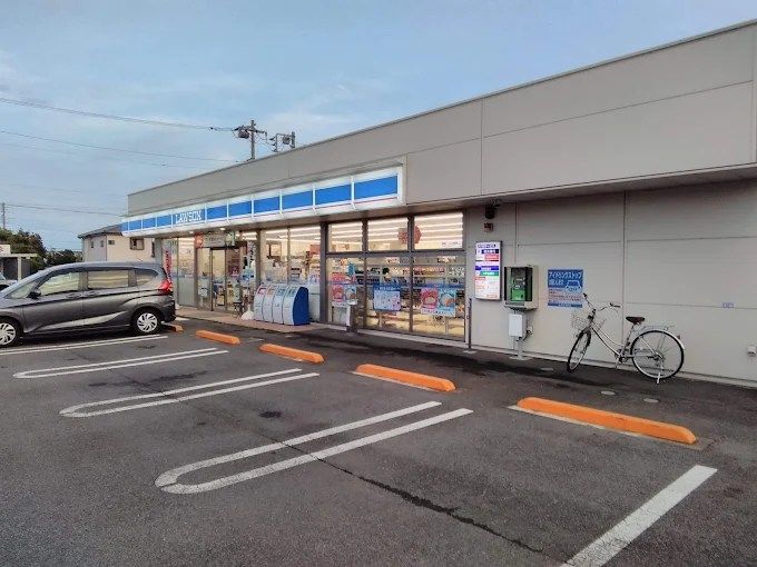 近くのローソン 厚木愛甲西二丁目店まで743m（徒歩10分）