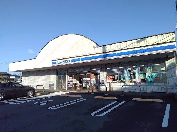 近くのローソン 伊勢原高森店まで102m（徒歩2分）
