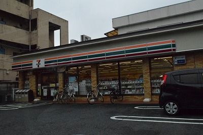 近くのセブンイレブン 平塚豊原店まで498m(徒歩7分)