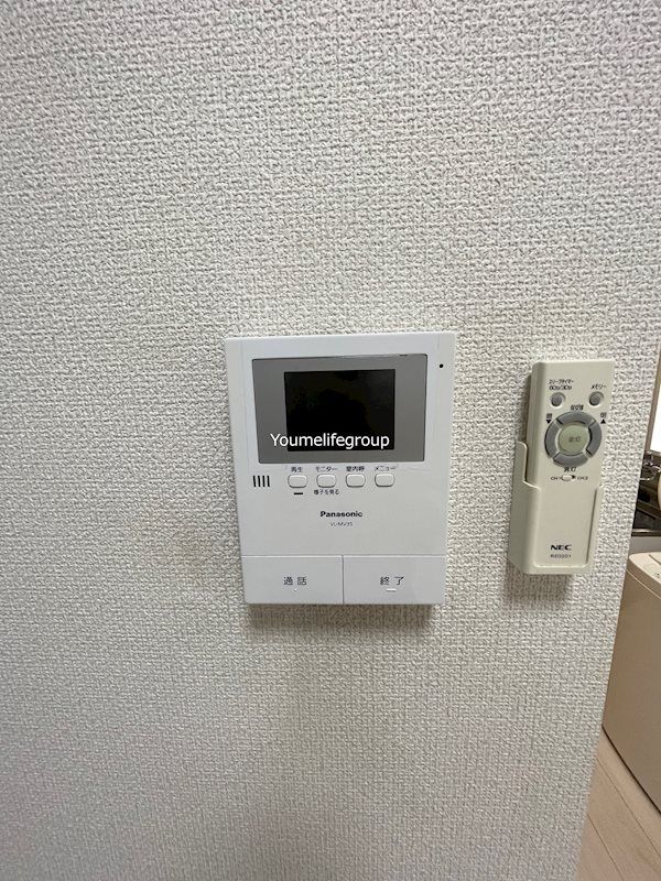 近くのクラウン浜須賀店まで740m（徒歩10分）