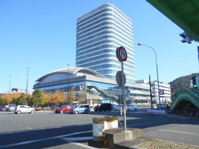 近くの岐阜市役所まで5,100m（徒歩64分）