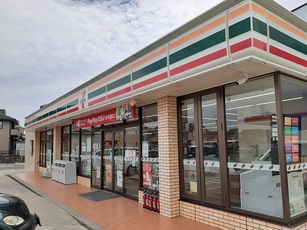 近くのセブンイレブン岸岡町店まで850m(徒歩11分)