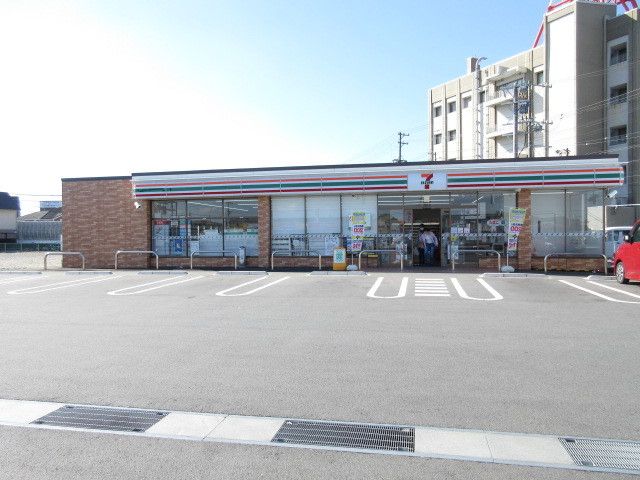近くのセブンイレブンまで950m（徒歩12分）