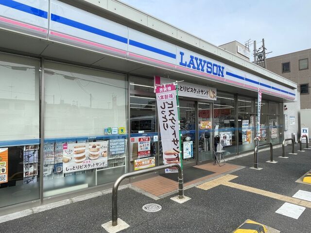 近くのローソン 下鳥羽柳長店まで450m（徒歩6分）