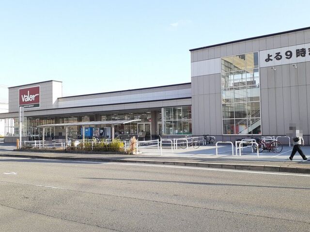 近くのスーパーバロー 下鳥羽店まで600m（徒歩8分）