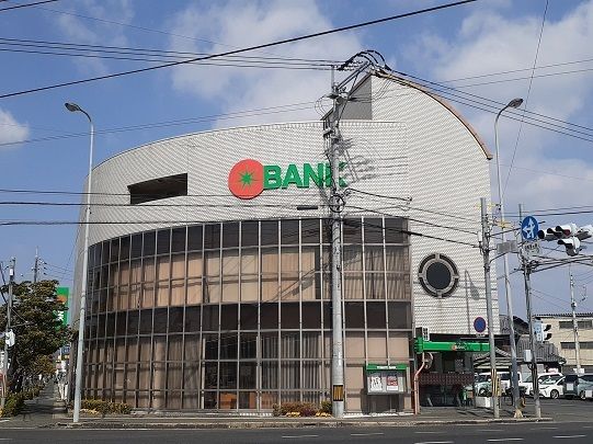 近くのトマト銀行 西市支店まで350m（徒歩5分）