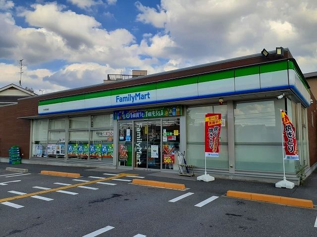 近くのファミリーマート 吉祥院嶋店まで450m（徒歩6分）