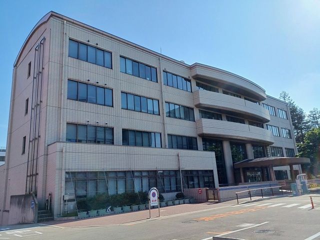 近くの役所まで850m（徒歩11分）