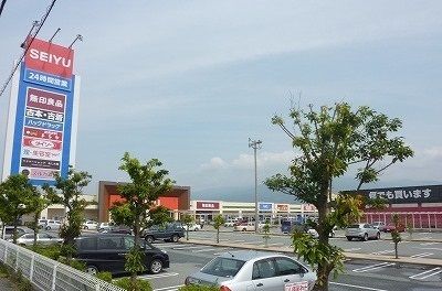 近くの西友松長店まで1,900m（徒歩24分）