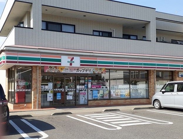 近くのセブンイレブンまで550m（徒歩7分）