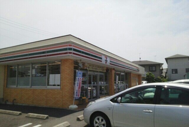 近くのセブンイレブン高松今里店まで300m（徒歩4分）